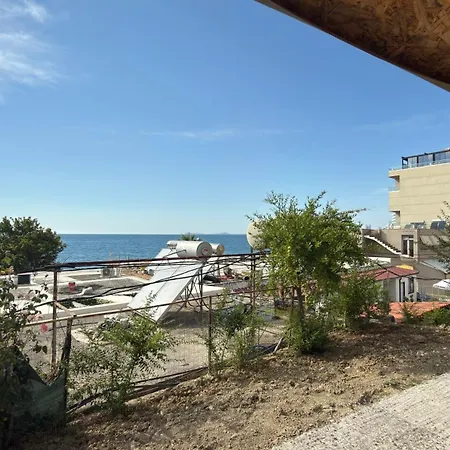 Fredi Seaview Hotell